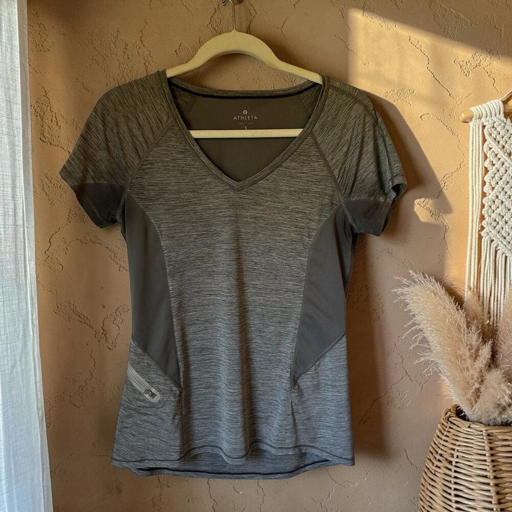 Athleta Forerunner Tee Gray Heather Short Sleeve V-Neck Athletic Shirt Small